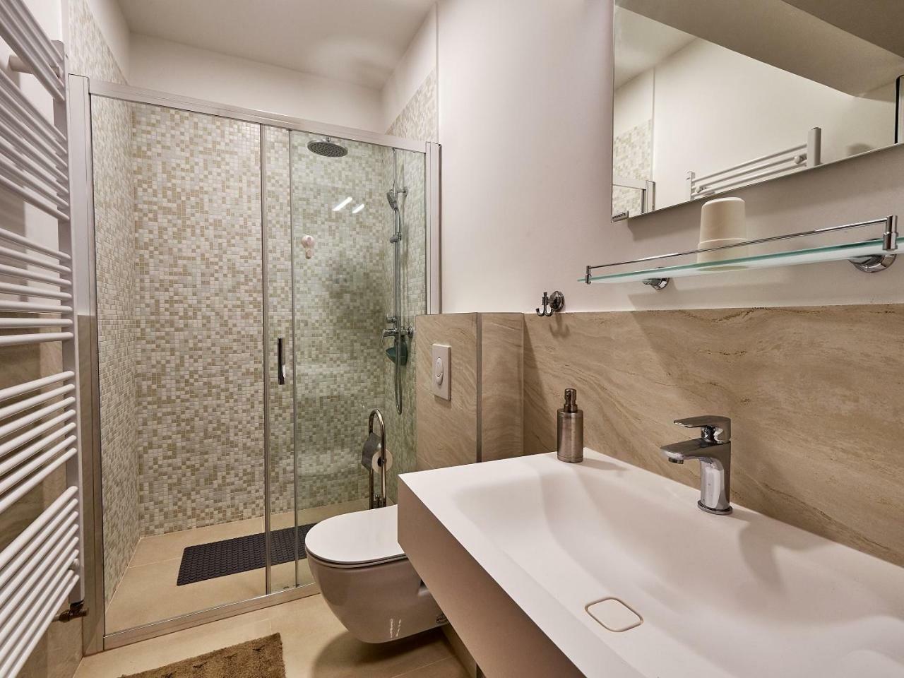 Eva Rooms & Studio Apartment Карловац Екстериор снимка