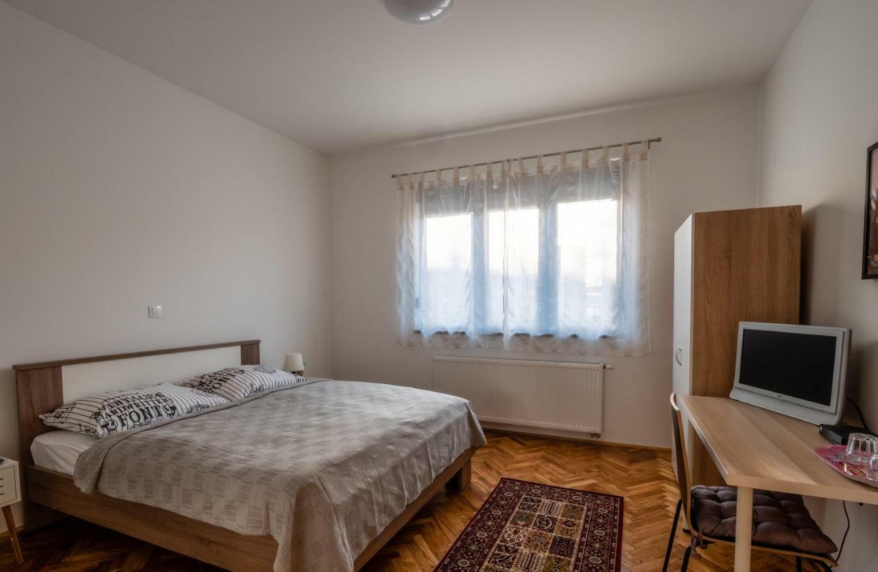 Eva Rooms & Studio Apartment Карловац Екстериор снимка