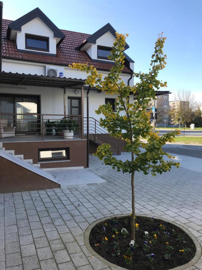 Eva Rooms & Studio Apartment Карловац Екстериор снимка